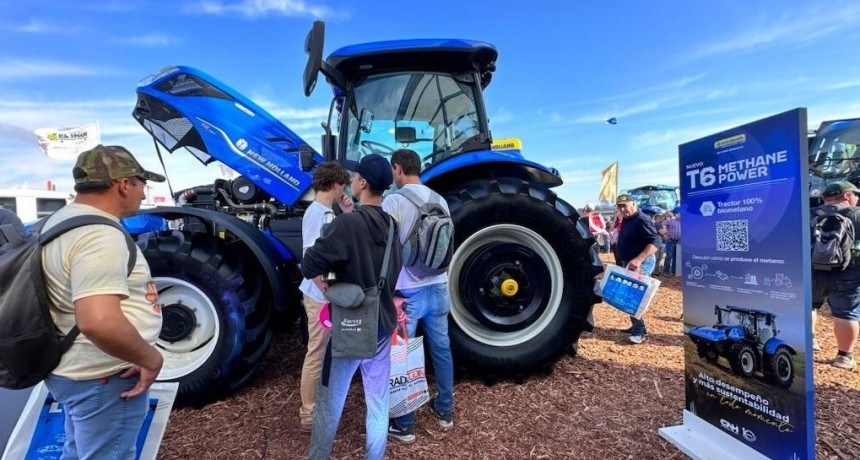 C&oacute;mo funciona el primer tractor a biog&aacute;s del mundo, que ya se vende en Argentina