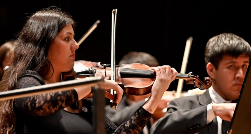 La Sinfónica Juvenil San Martín, con el Ensamble Vocal XXI y la Orquesta de Instrumentos Autóctonos y Nuevas Tecnologías