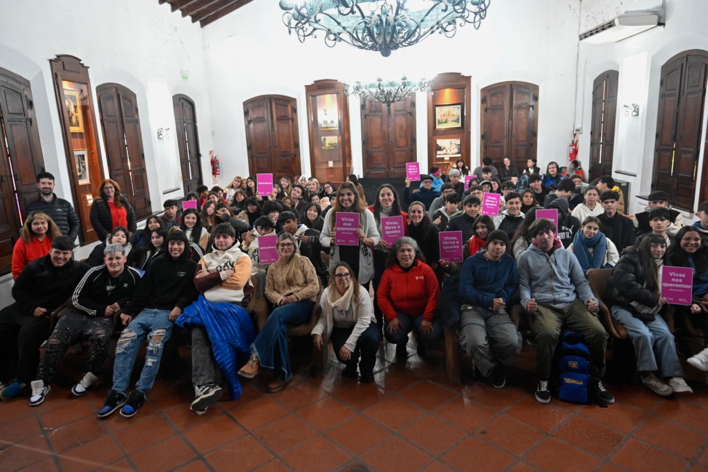 En el marco del programa Carolina, el Municipio de Tigre llevó adelante un encuentro de debate y reflexión en el Museo de la Reconquista