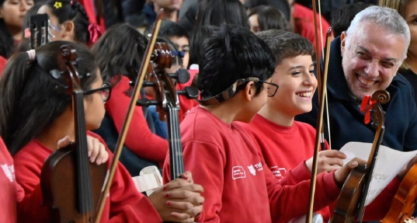 En el microestadio de Don Torcuato, Julio Zamora acompañó el 1° encuentro de las Orquestas Infanto Juveniles de Tigre