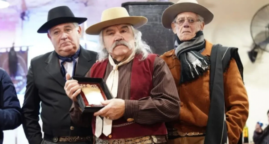 Dolor en el folklore por la muerte que golpea a José Larralde