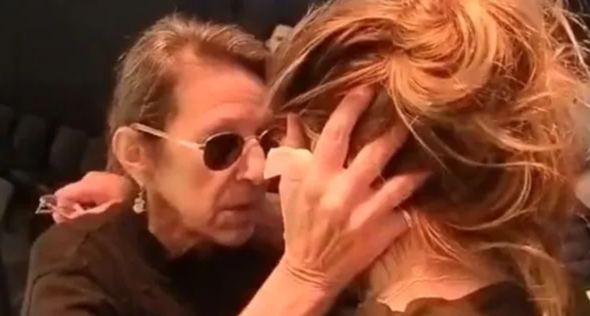 El emotivo gesto de la esposa del Indio Solari con una fan&aacute;tica en su despedida 
