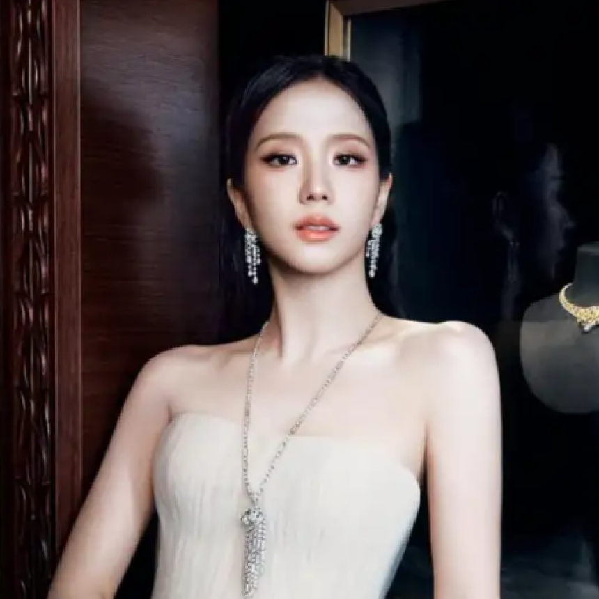 Jisoo de BLACKPINK deslumbra en exposici&oacute;n de Cartier en Se&uacute;l