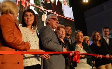 Julio Zamora inauguró en Benavídez la nueva delegación y primera etapa del fórum cultural