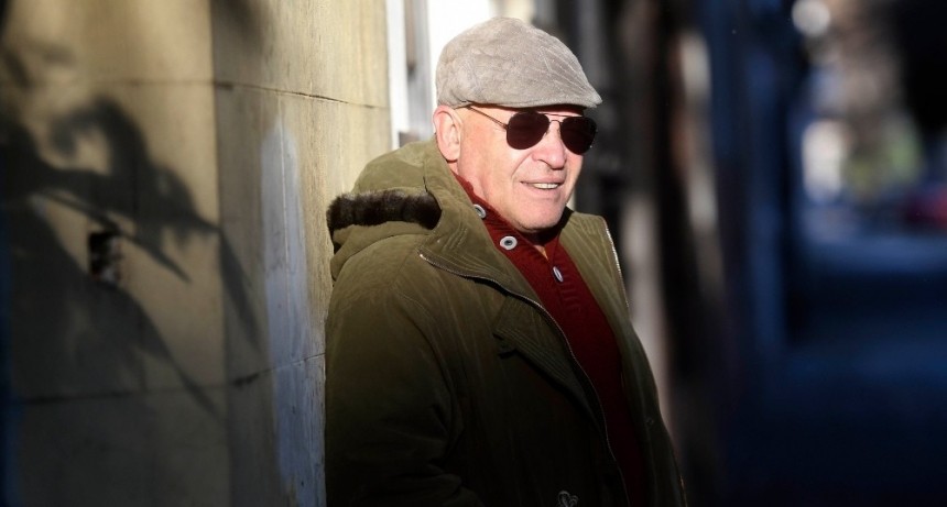 El cantor Alejandro Reyna lanza “Del barro al asfalto