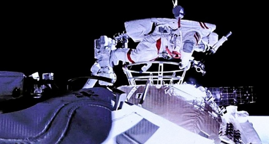 Primera caminata espacial de los astronautas de la estación china