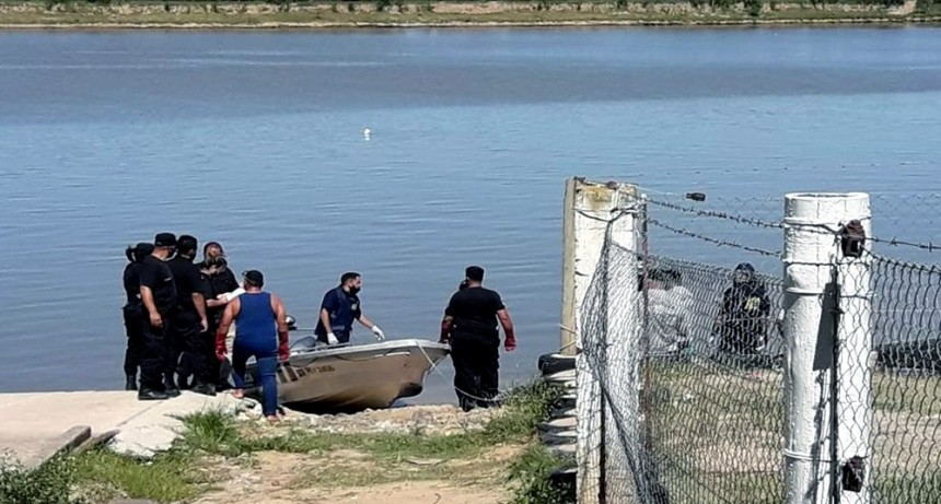 Hallaron el cadáver de un hombre maniatado a orillas de un río