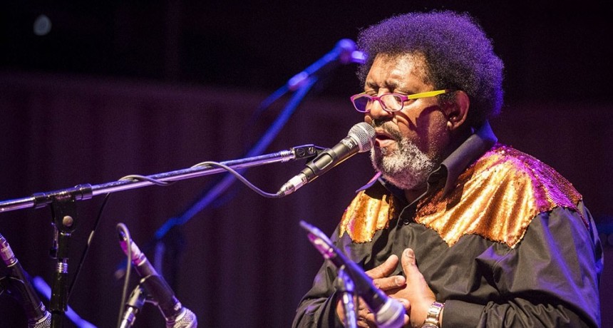 Ruben Rada prepara un disco con sus amigos mientras vuelve a tocar en público