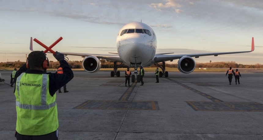 Llegó un vuelo con más de 800 mil dosis de AstraZeneca y Argentina llegó a casi 42 millones de vacunas