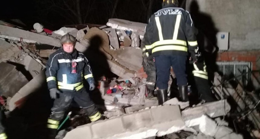 Fallecieron dos mujeres al derrumbarse una casa en Lomas de Zamora