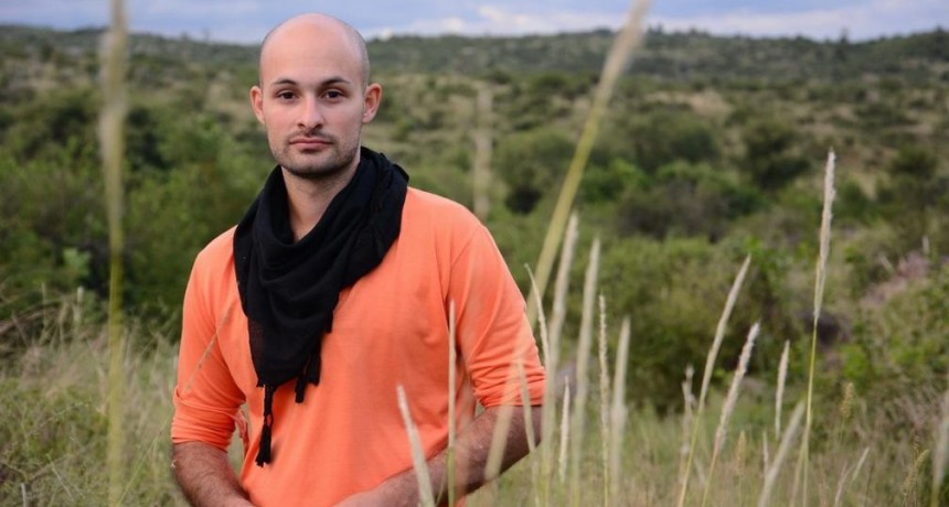 Juan Iñaki: “El folklore funciona como una institución sustentada sobre una iconografía rancia”