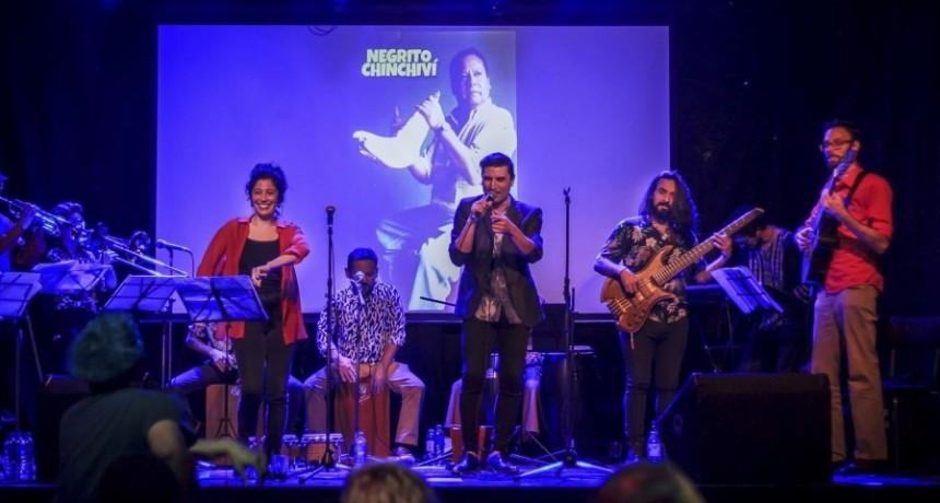 La orquesta Cañadulce homenajea al Perú en el Caff