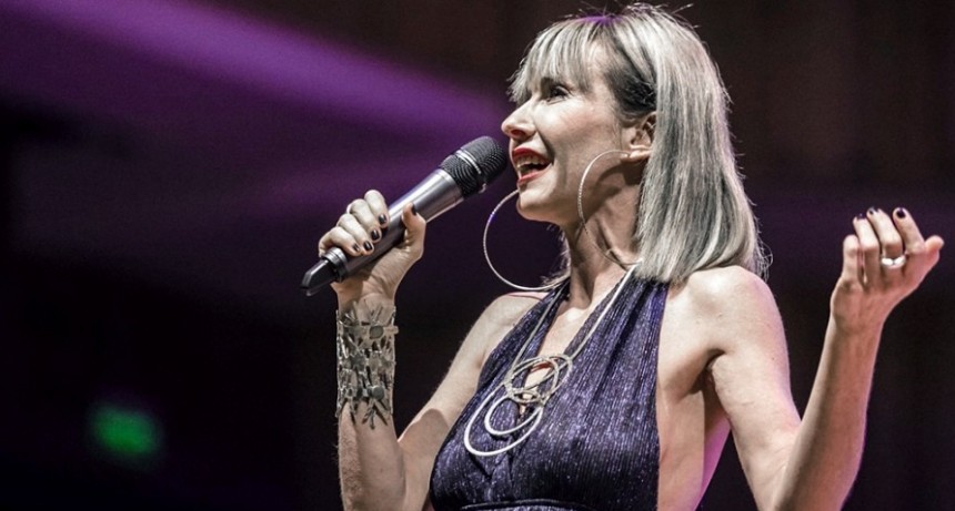 Inés Estévez, Miss Bolivia, Sofía Viola y Lidia Borda en el ciclo “Mujeres Cantoras”