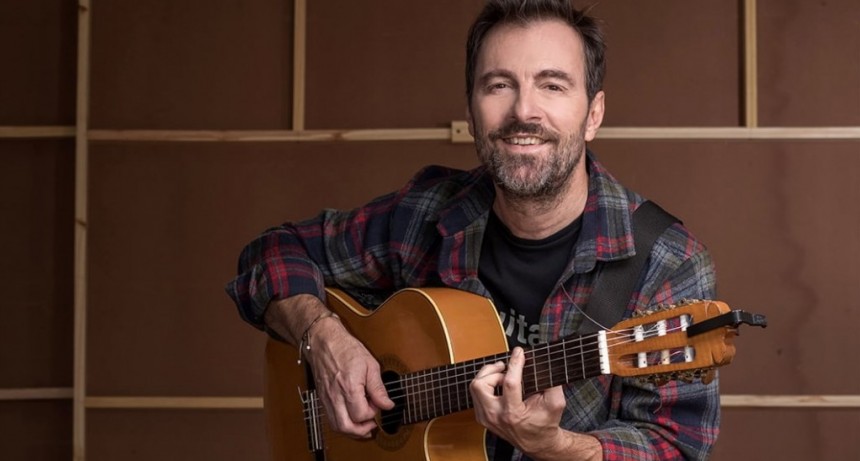 Kevin Johansen en La vida circular: el artista desgenerado presenta “Tú ve”, su disco de versiones propias y apropiadas