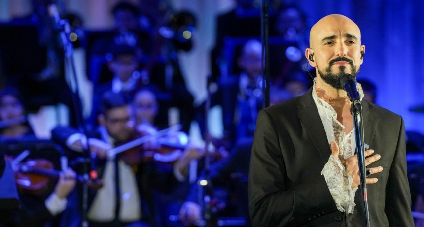 Abel Pintos grab&oacute; versiones de himnos patrios para su nuevo disco &laquo;Alta en el cielo&raquo;