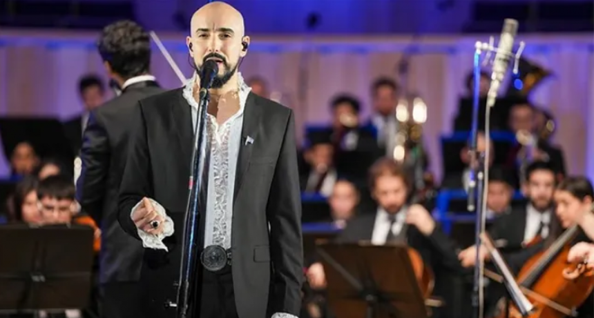 Abel Pintos presenta los himnos patrios «Alta en el cielo» en el Colón