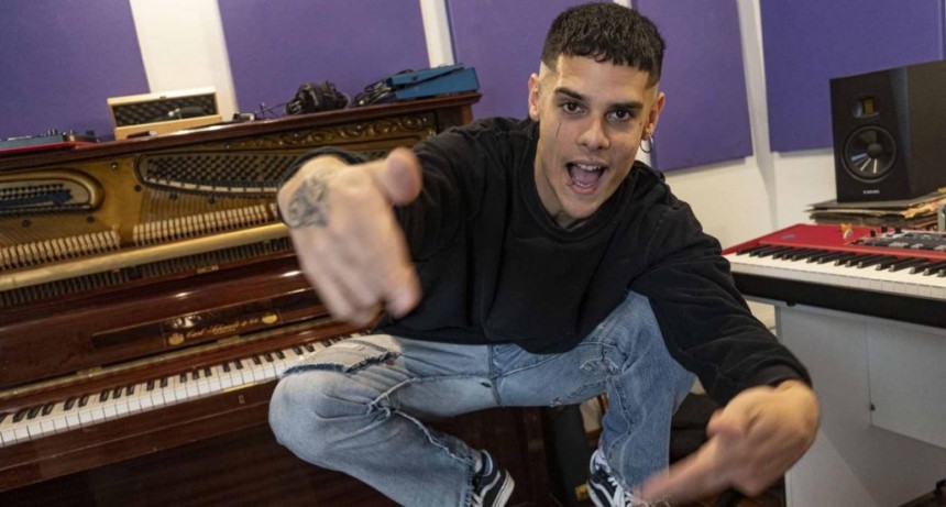 Junto a su nueva banda Barro, Ca7riel reversiona en clave metalera su sesi&oacute;n con Bizarrap