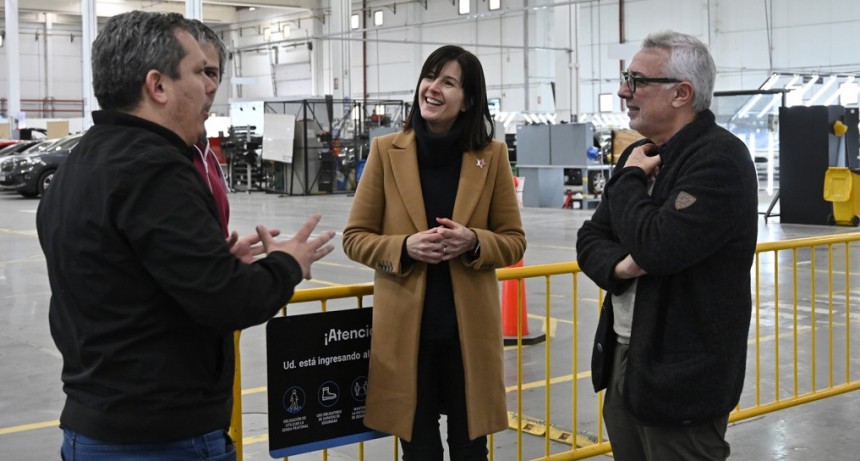 Julio Zamora visitó Kavak, la planta de compra y venta de automóviles usados en Troncos del Talar