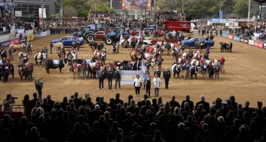 La Rural pone primera y vuelve a ser el centro de la escena del campo, el público urbano y la política