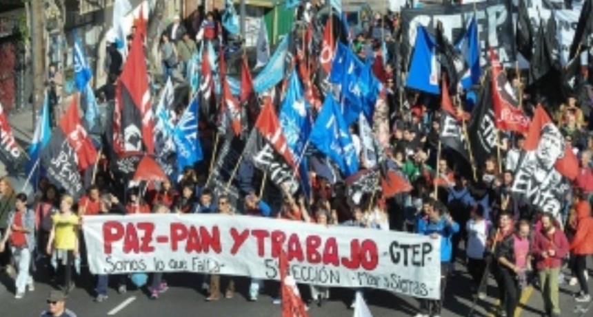 Los movimientos sociales de la UTEP realizan su tradicional marcha de San Cayetano
