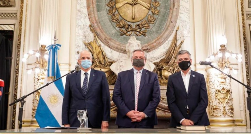 El Presidente tomó juramento a los nuevos ministros Taiana y Zabaleta
