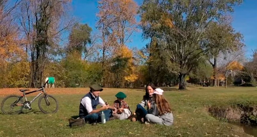 Una familia rural muestra su vida en una miniserie y cuenta cómo sumó tecnología en maquinaria