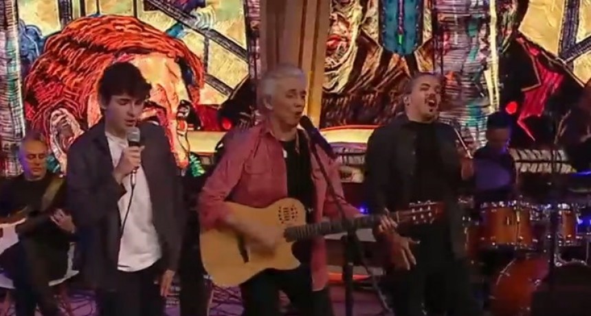 Francisco, el nieto de Jairo cantó por primera vez en televisión: el homenaje a su madre, Agustina Posse