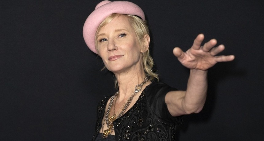 Aún en estado crítico, Anne Heche es investigada por manejar bajo efectos narcóticos