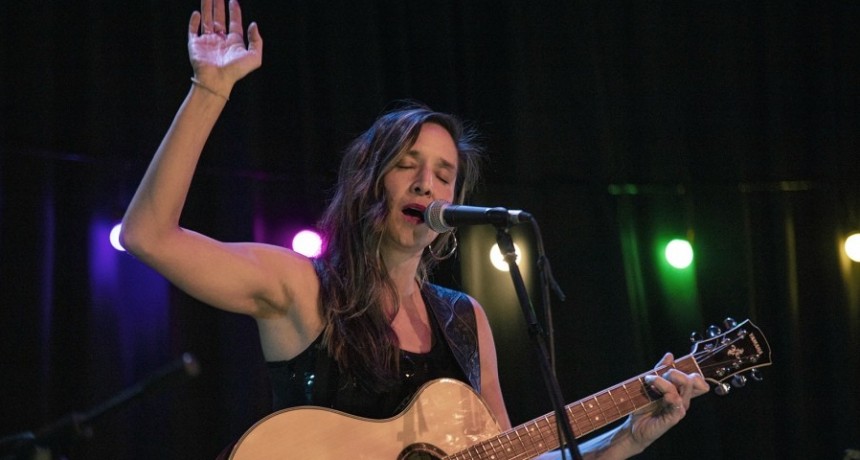 Seis Mujeres y la música en un escenario de Bariloche