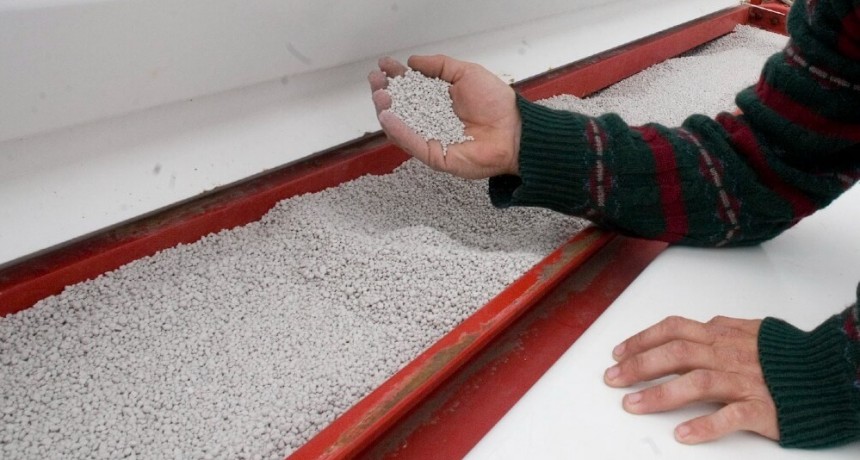 Presiembra de maíz y refertilización de trigo: hubo una fuerte caída de la importación de urea