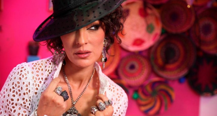 Mara Barros, la corista de Sabina, presenta en el país 