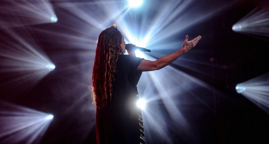 Natalia Lafourcade, una ceremonia colectiva dirigida al alma