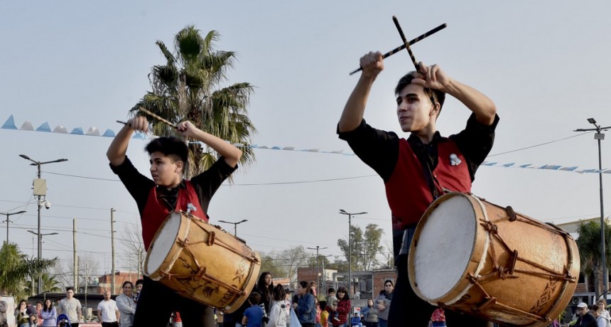Con música y baile, las familias de Don Torcuato disfrutaron del ciclo Domingos de Peña realizado por el Municipio de Tigre