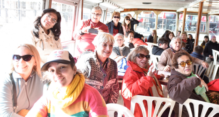 Turismo Social: el Municipio de Tigre llevó a más de 90 vecinas de Ricardo Rojas a recorrer el Delta