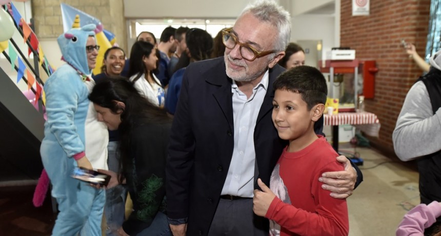 Julio Zamora acompa&ntilde;&oacute; el festejo por el D&iacute;a de las Infancias en el Hospital Materno Infantil de Tigre