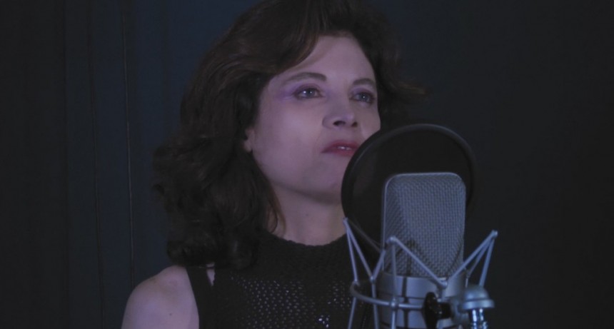 Anabella Paraber lanzó el video de su presentación en vivo en Café Berlín