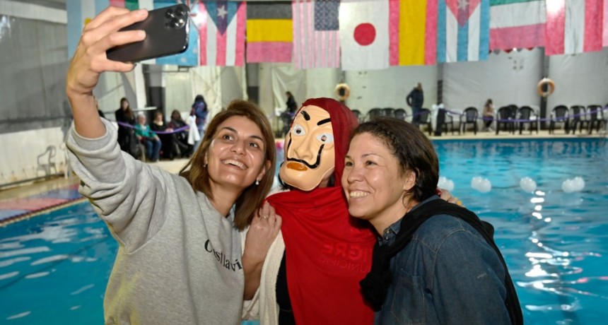 La comunidad de Tigre continúa disfrutando las galas temáticas de aquagym en los polideportivos municipales