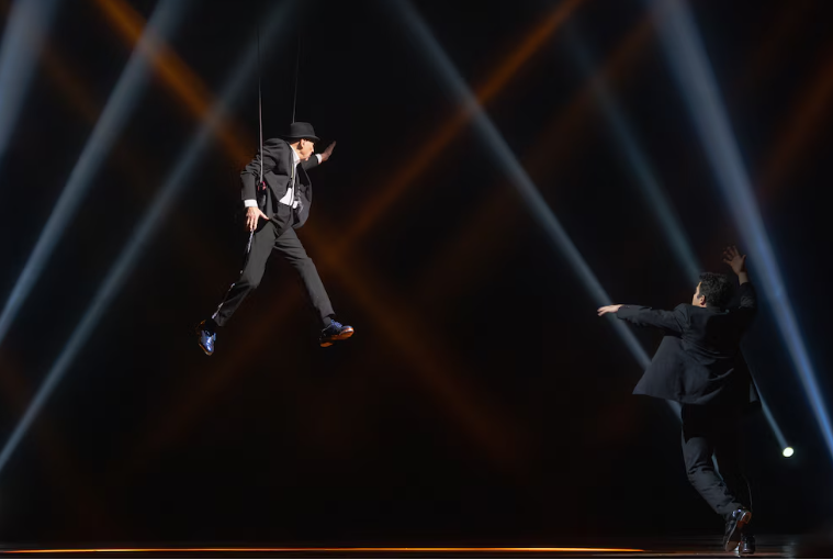 El debut de Alberto Cormillot en el circo: su tango colgado en el aire a los 87 años
