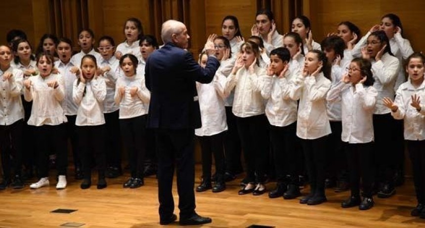 Escuela de Canto Coral - Muestra a libro abierto