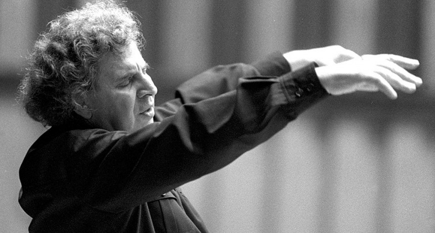 Muri&oacute; a los 96 a&ntilde;os Mikis Theodorakis, el c&eacute;lebre compositor de &ldquo;Zorba el griego&rdquo;