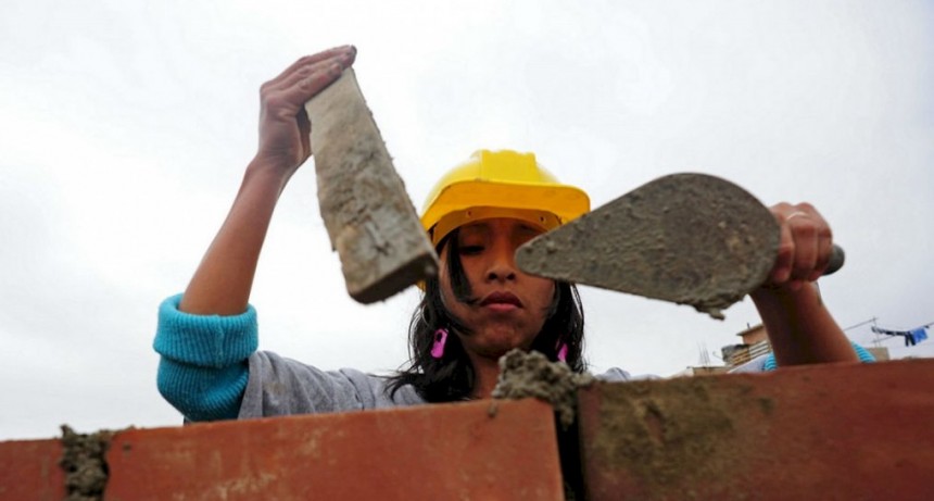 Una red de mujeres mejorará las viviendas de un centenar de sobrevivientes de violencia de género