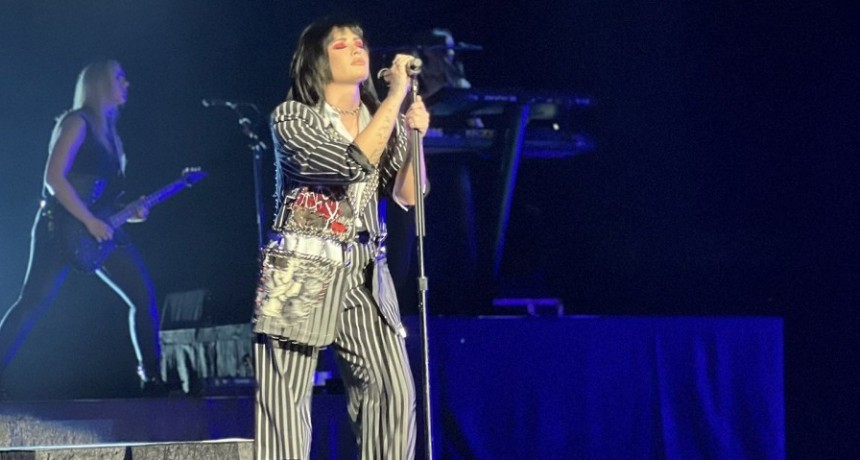 La rockera catarsis musical de Demi Lovato encontró un cálido abrazo en el público argentino