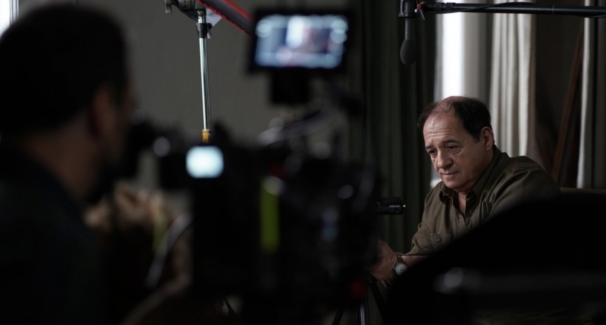 Julio Chávez estrena “Cuando la miro”, una “película de vínculo y de texto”