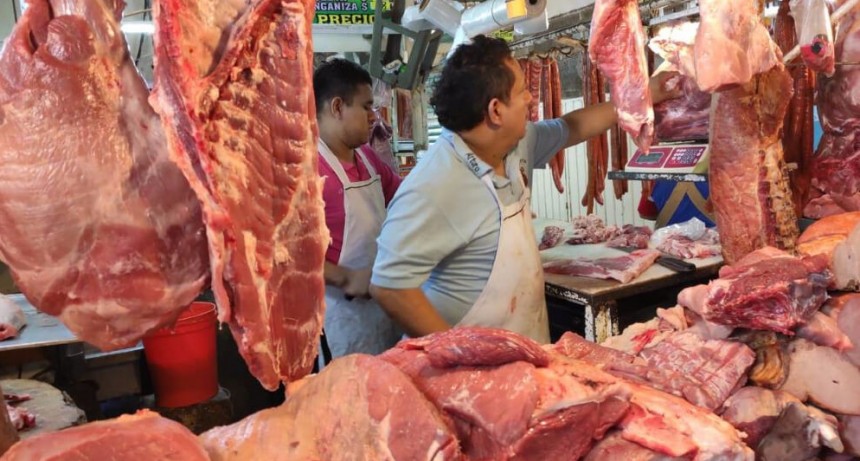 Precios: en las carnicerías, el cerdo ya está cabeza a cabeza con el novillo