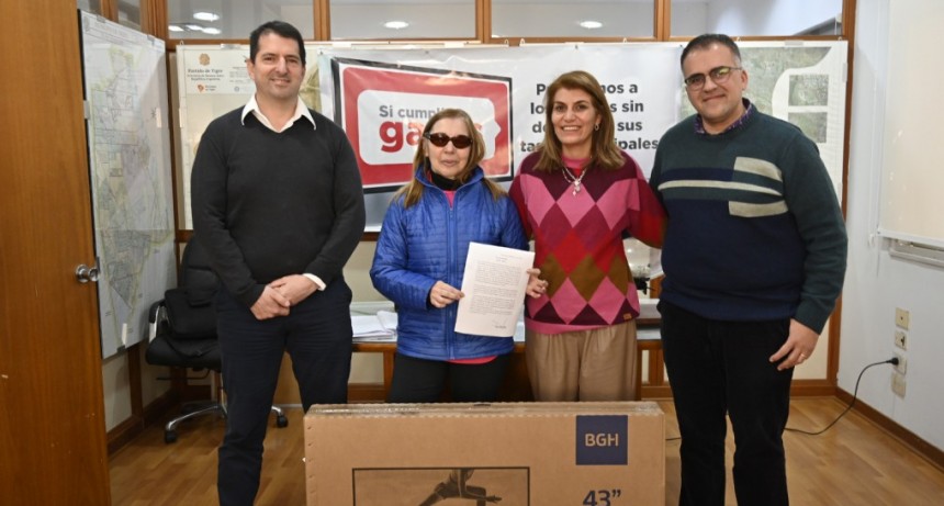 Mediante el programa “Si Cumplís, Ganas”, una vecina de Troncos del Talar fue premiada con un televisor LED