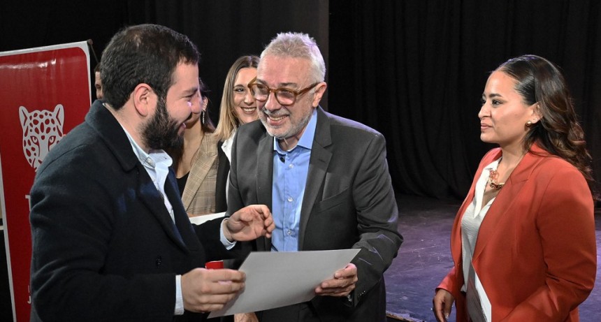 Julio Zamora entregó diplomas a residentes y jefes de residentes egresados del sistema de salud del Municipio de Tigre