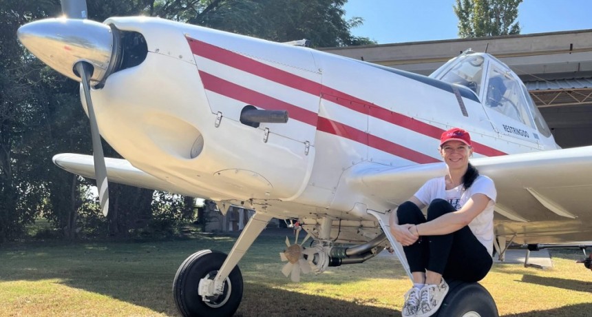 Desde el cielo cuida los suelos: Virginia, la agrónoma que es piloto de avión y aplica el amor por la tierra