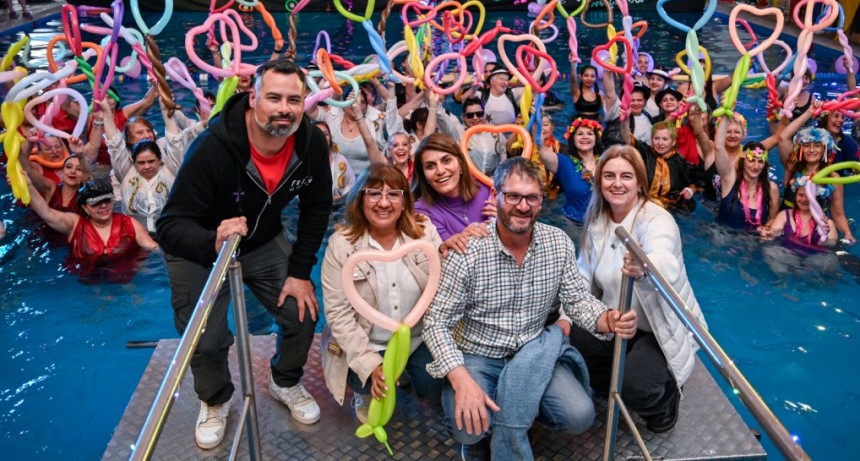 A puro ritmo y color, continúan las galas temáticas de aquagym en los polideportivos del Municipio de Tigre