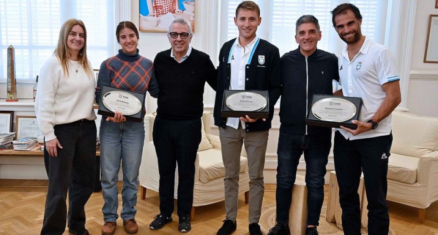 Julio Zamora recibió a los remeros tigrenses tras su participación en los Juegos Olímpicos de París 2024