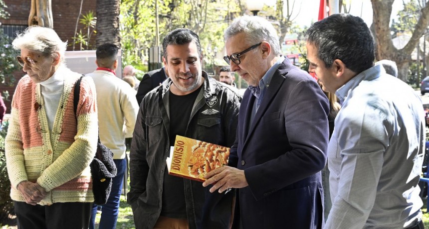 Julio Zamora acompañó la celebración del 108° aniversario de la Biblioteca Popular Sarmiento de Tigre